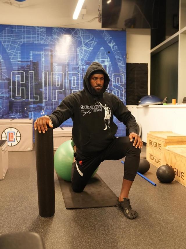 貝弗利：老詹去的是中立場(chǎng)地 其他NBA球員都可以在那里訓(xùn)練