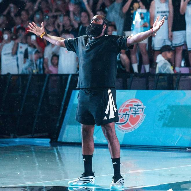 哈登：中國(guó)行與其說(shuō)是旅游，不如說(shuō)是一次家庭團(tuán)聚