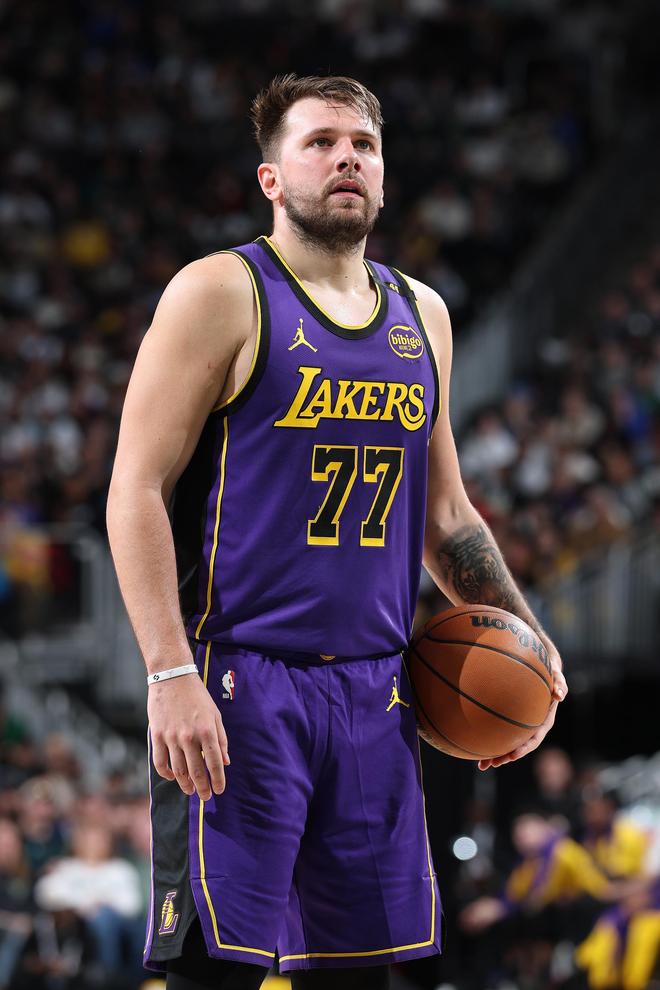 東契奇：我對(duì)錢(qián)查爾和喬?！?nèi)博的退隊(duì)沒(méi)有不滿(mǎn)，是俱樂(lè)部不允許